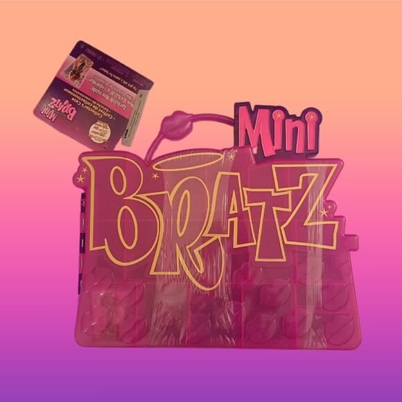 Bratz Miniverse Collector's Case with Exclusive Mini Figure Pretty N Punk Sasha - Picture 1 of 11